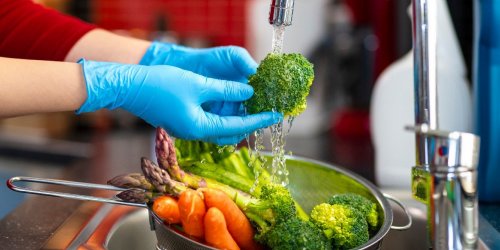 Fruits et legumes : les maladies que vous risquez si vous les lavez mal