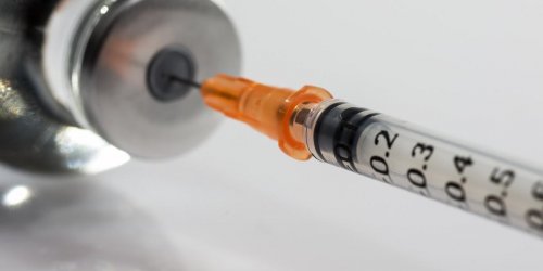 Vaccin Pfizer : un hopital epingle pour avoir vaccine avec des fonds de flacons 