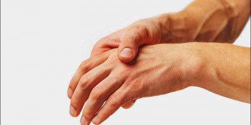 Douleur articulaire a la main : c-est quoi ?
