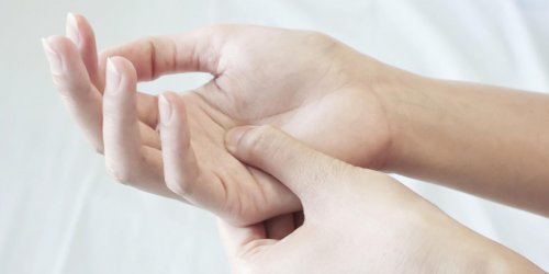 Arthrose des doigts : une huile essentielle pour la soulager