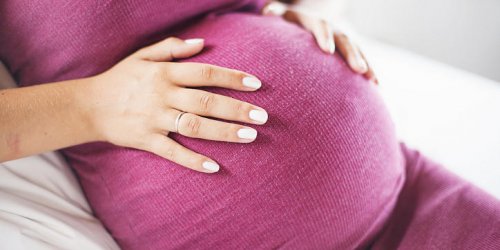 Grossesse : se preparer a la naissance avec l-haptonomie