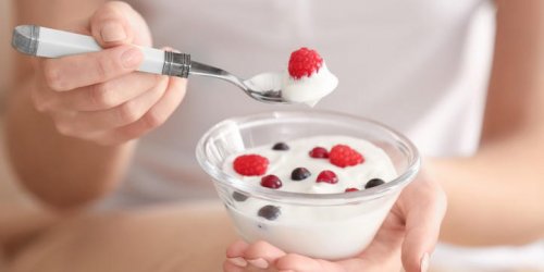 La plupart des yaourts vendus en supermarches contiendraient trop de sucre