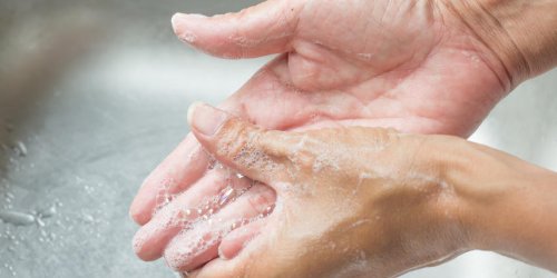 Faut-il arreter de se laver les mains avec du savon ? 