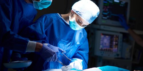 Anevrisme de l-aorte abdominale : la chirurgie
