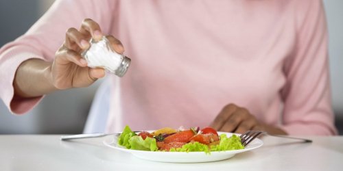 Esperance de vie : ajouter du sel dans vos plats augmente vos risques de deces