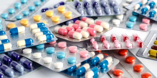 Covid-19 : la surconsommation d’antibiotiques pourrait favoriser les formes graves