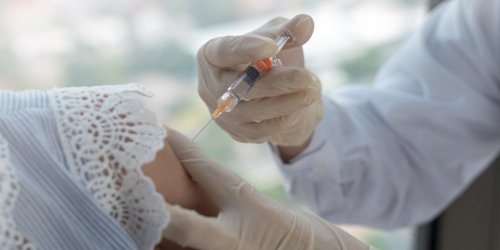 Vaccin contre le coronavirus : Oxford lance le premier essai clinique de grande ampleur