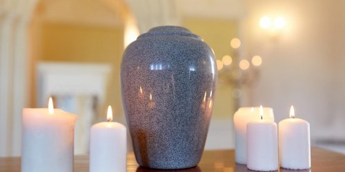 Cremation : qu’a-t-on le droit de faire avec les cendres d’un defunt ?