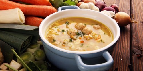 Soupes : faut-il eplucher les legumes avant de les mixer ?
