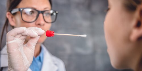 Covid-19 : le test salivaire, plus efficace que le test nasopharynge ?