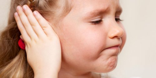 Bouchon d-oreille chez l-enfant : une astuce pour deboucher son oreille