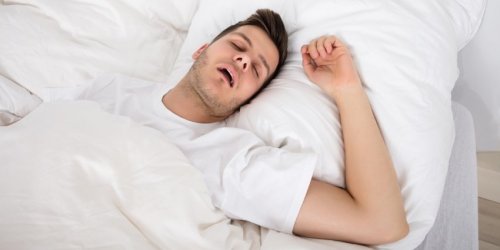 Ronflement : 3 conseils pour trouver la bonne position pour dormir