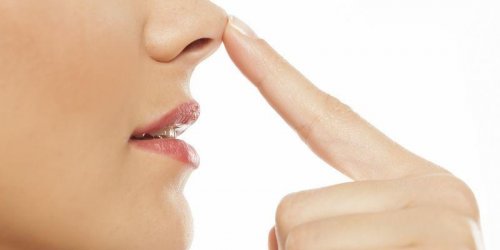 Pneumonie : pourquoi vous gratter le nez peut vous contaminer