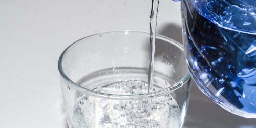 L’eau gazeuse peut detruire vos dents