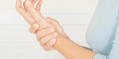 Douleurs poignet interne : est-ce une tendinite ?
