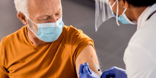  Vaccin : les 10 effets secondaires les plus frequents chez les retraites 