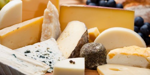 Regime : 3 types de fromages qui font grossir du ventre 