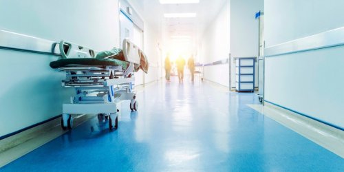 8e vague COVID-19 : les hospitalisations ont encore augmente