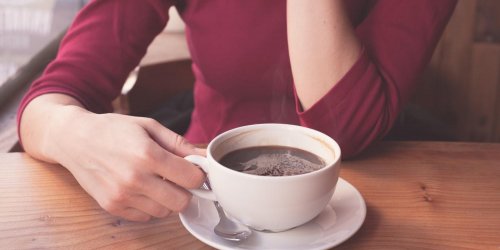 Maladies cardiovasculaires : boire plus de 6 tasses de cafe par jour augmente les risques