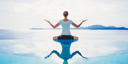 Hiver : 5 postures de yoga pour renforcer son immunite