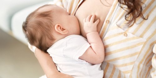 Allaitement : les 8 differentes positions pour allaiter votre bebe