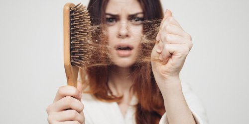 Alopecie : 10 choses qui font perdre les cheveux aux femmes