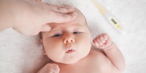 Poussee dentaire de bebe : comment soulager sa fievre ?