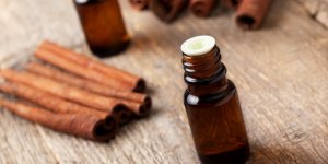 Mycose des ongles : l-huile essentielle de cannelle comme remede naturel