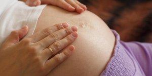 Haptonomie et grossesse : quand commencer les seances ?