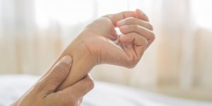 Kyste synovial du poignet : le traitement par infiltration