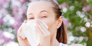 Eternuement et nez irrite : reconnaitre un rhume allergique