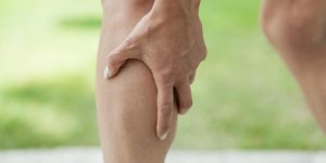 Un massage pour soulager les crampes dans les jambes apres le sport