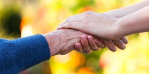 Prise en charge d-Alzheimer : l-aide a domicile