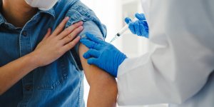 Covid-19 : plus vous avez de reactions au vaccin, plus vous etes protege