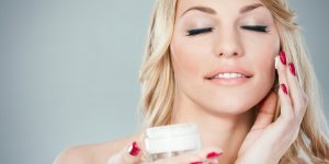 Produits cosmetiques anti-age : comment choisir un antirides ?