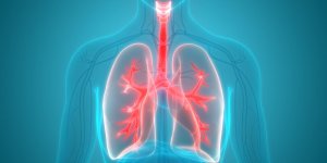 Quelle maladie provoque de l-eau dans les poumons ?
