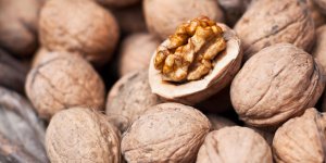 Faire baisser le cholesterol : combien de noix par jour ?
