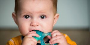 Poussee dentaire de bebe : la duree