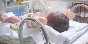 Grand premature : le suivi medical de bebe