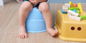 Mucus dans les selles de bebe : 3 causes possibles