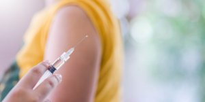 Vaccin anti-Covid-19 : pourquoi avoir des effets secondaires est bon signe