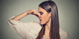Changement d-odeur corporelle : un signe de maladie du foie ?
