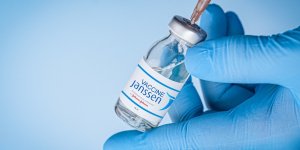 Vaccin Janssen : une 2e dose avec Pfizer ou Moderna est preconisee