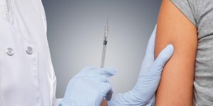 Vaccin contre le cancer du col de l-uterus : a quel age le faire ?