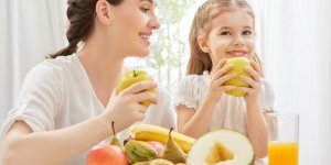 Constipation chronique de l-enfant : quels fruits lui donner ?