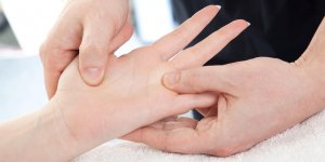 Rhumatismes deformant les doigts : les nodosites d-Heberden