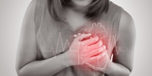 Apres 2 crises cardiaques avant 40 ans, elle partage les signes d’alerte