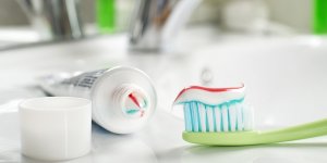 Covid-19 : le dentifrice et les bains de bouche peuvent detruire le virus