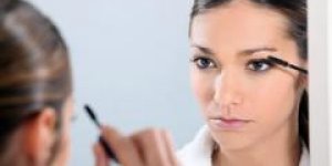 Le maquillage accelere l-arrivee de la menopause !