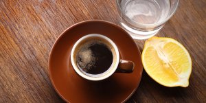 Cafe et citron : pourquoi les melanger pour maigrir est dangereux 